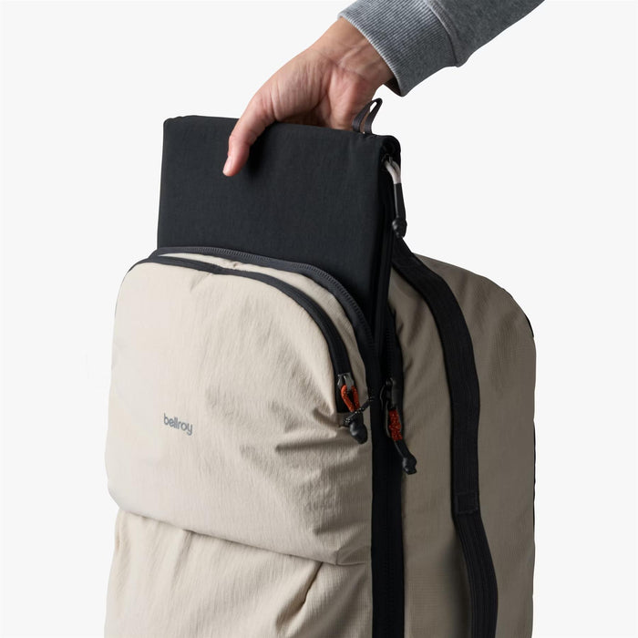 Bellroy Lightweight Lite Carry-On Rolling Holdall