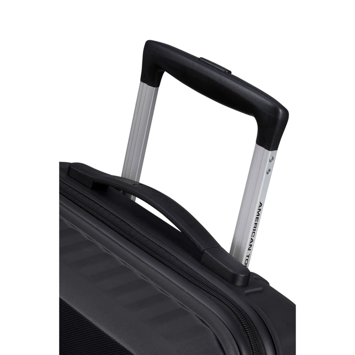 American Tourister Jetdriver 2.0 Medium Hard-Shell Suitcase